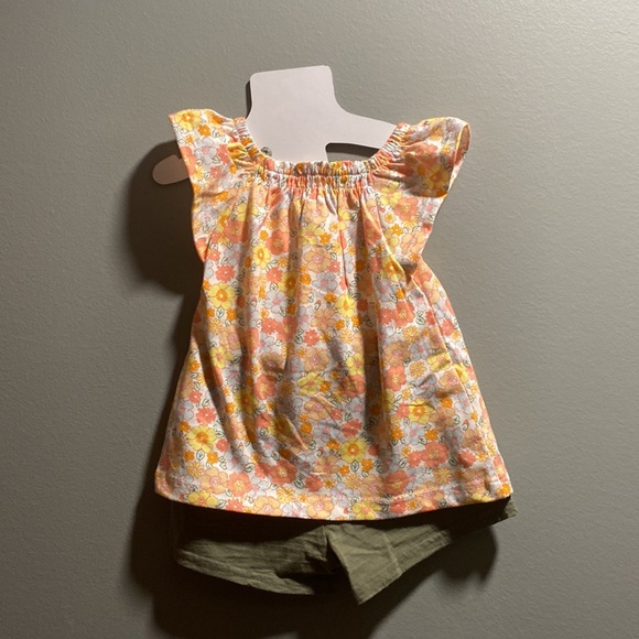 BRAND NEW BABY GIRL CARTERS SET SIZE 12 MONTHS! NWT. SMOKE FREE HOME! - Picture 4 of 4